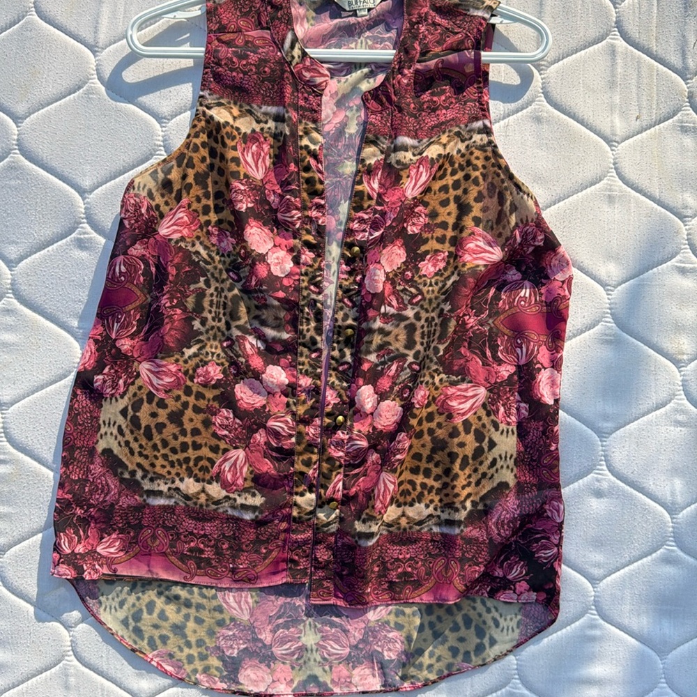 Buffalo size medium sheer sleeveless leopard blouse